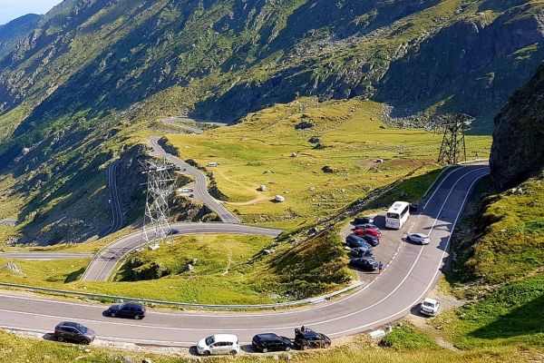 Uimirea unui jurnalist britanic ajuns pe Transfăgărășan: „Uitați-vă la asta! Arată ca niște spaghete”