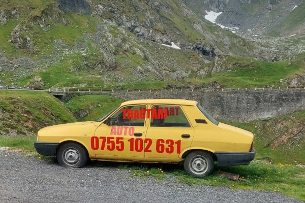 Fenomenul uluitor care umbrește bucuria turiștilor ce călătoresc pe Transfăgărășan: Cine vrea să urce într-o rezervație naturală ca să vadă rable abandonate?