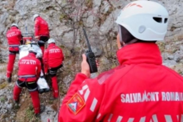 Intervenție de urgență a elicopterului SMURD pe Transfăgărășan. Un biciclist a intrat în stop cardio-respirator
