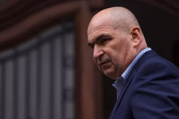 Blocaj în Coaliție din cauza concedierilor cerute de premier. Reforma administrației, în impas: Bolojan, cu mandatul pe masă 