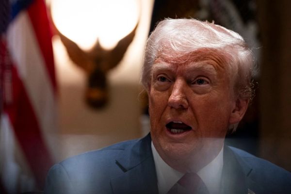 Trump, concedieri în masă, în timp ce Musk anunţă reduceri bugetare. Guvernul, cheltuieli cu 13% mai mari decât anul trecut