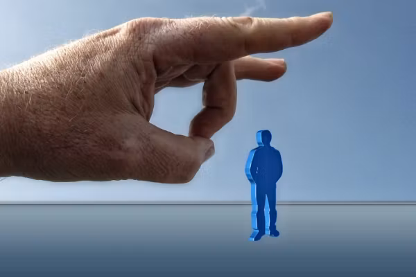 Noi concedieri masive lovesc piața muncii: tinerii la început de carieră, cei mai afectați