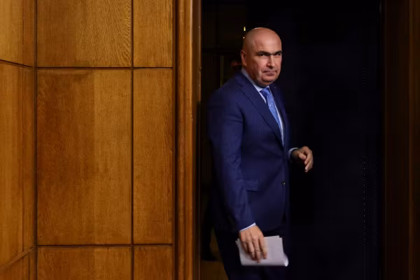Scandal la Guvern pe concedieri! Bolojan vrea să dea afară 40% din personal, angajații acuză presiuni 