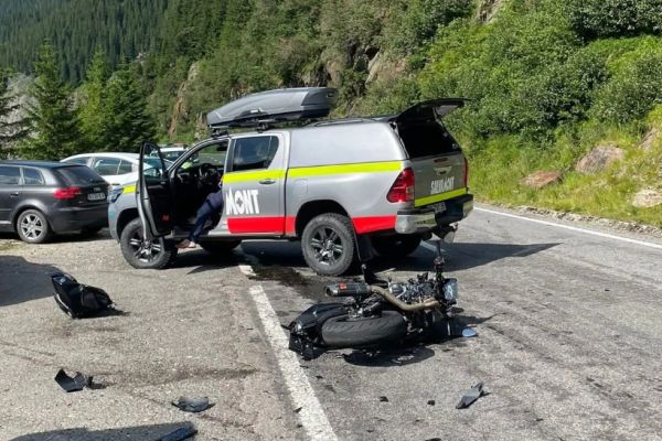 Accident grav pe Transfăgărășan: Un motociclist străin, în stare critică, transportat cu elicopterul SMURD la spital