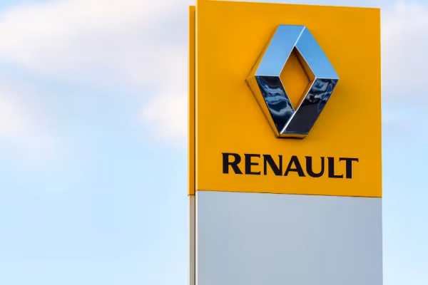 Renault și Stellantis anunță concedieri. Producătorii auto europeni renunță la ingineria clasică sub presiunea ritmului chinezesc