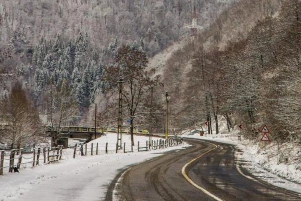 Transfăgărășan închis în zona localității Arefu până pe 20 martie: ce trebuie să știe șoferii și ce variante au la dispoziție