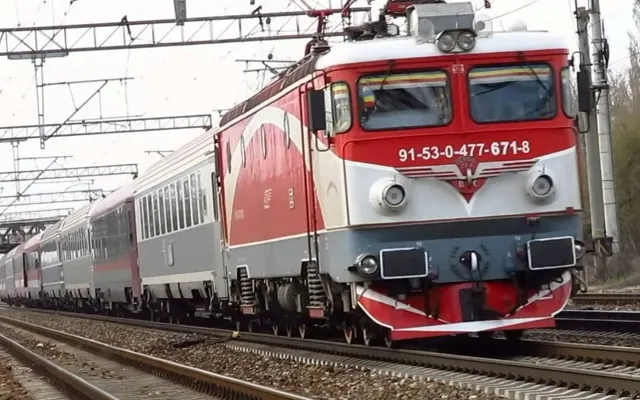 Circulaţia feroviară, întreruptă între Iacobeni şi Coşna, judeţul Suceava. Furtuna a afectat alimentarea cu energie electrică a liniei de contact