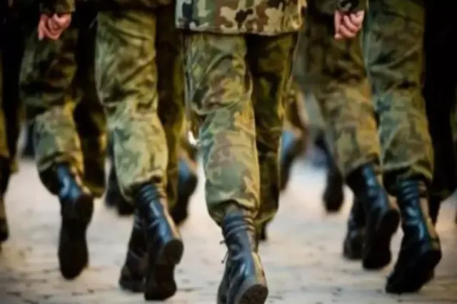 Caz șocant în Dâmbovița. Soldat gradat profesionsit arestat preventiv după ce a determinat trei fete de 12, 13 şi 14 ani să întreţină relaţii sexuale cu el