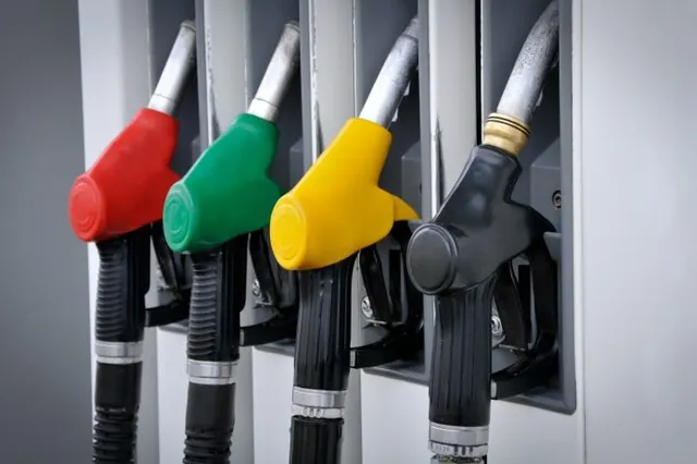 Criza carburanților lovește puternic Rusia. Aproape 70% dintre benzinării au rămas fără combustibil, iar autoritățile impun raționalizarea