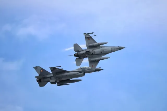 NATO, primele detalii despre drona doborâtă la Padina: patru aeronave ridicate de la sol. Cine a autorizat intervenția F-16