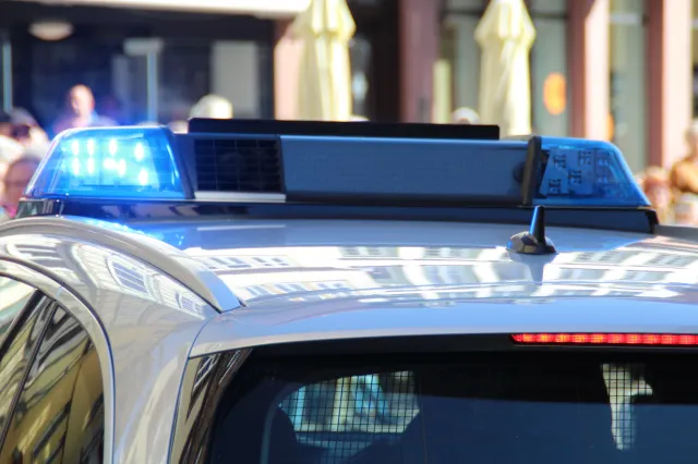 Influenceriță româncă, condamnată după furtul unei brățări de 36.500 de euro dintr-un magazin de lux. Cum au reușit polițiștii să o identifice