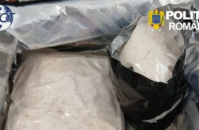 Captură de droguri în București: doi bărbați, prinși în flagrant cu un colet din Olanda