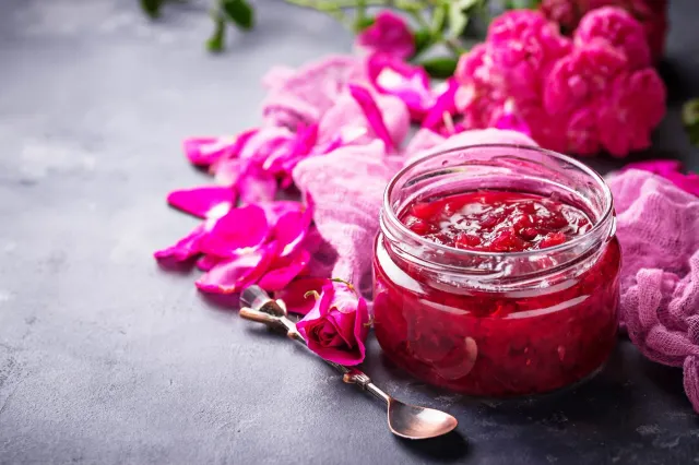 Dulceața de trandafiri ca la bunica: ce flori să folosești
