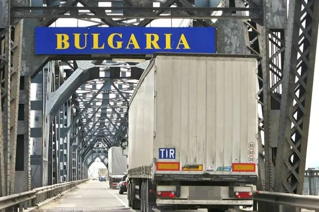 Noi reguli pentru românii care cumpără țigări și alcool din alte state UE: limita pentru tutun se calculează la 40 de zile, iar cea pentru băuturi, pe un an