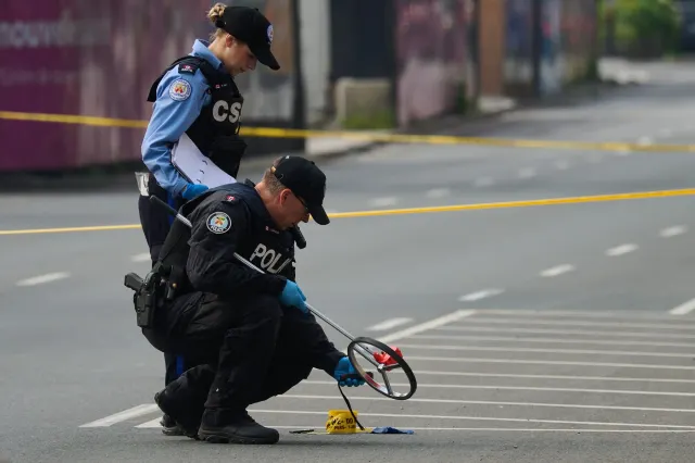 Atac armat lângă Consulatul SUA din Toronto. Suspectul a fugit cu o mașină albă. Este al doilea atac în patru luni