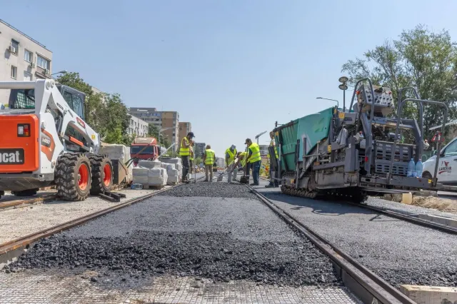 Primăria anunță că se termină unul dintre cele mai vechi șantiere din București. Au început asfaltările la liniile de tramvai