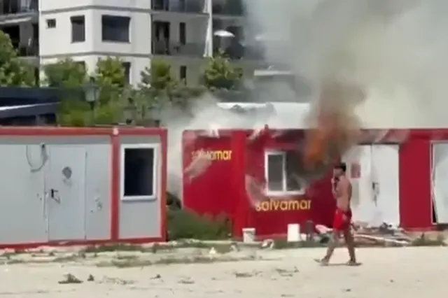 Incendiu la un container al salvamarilor din Mamaia Nord. Pompierii au intervenit de urgență - VIDEO
