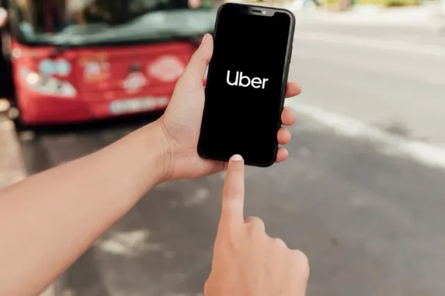 Funcția din aplicațiile de ride-sharing care te poate salva dintr-o situație periculoasă. Puțini pasageri știu că există