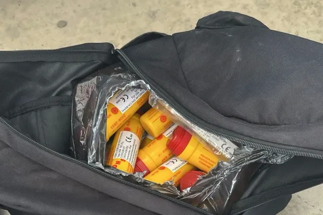 Rucsac plin cu materiale pirotehnice și droguri, descoperit de jandarmi înaintea meciului Beitar Ierusalim – Austria Viena de pe arena „Ilie Oană” din Ploiești