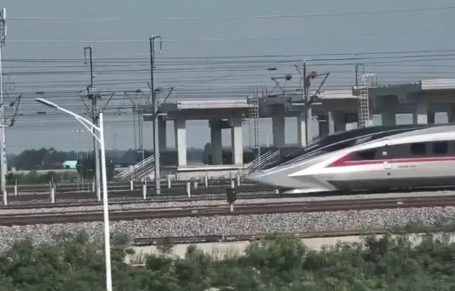 800 km/h în doar 5,3 secunde! China a testat trenul viitorului, care pare desprins din filme VIDEO