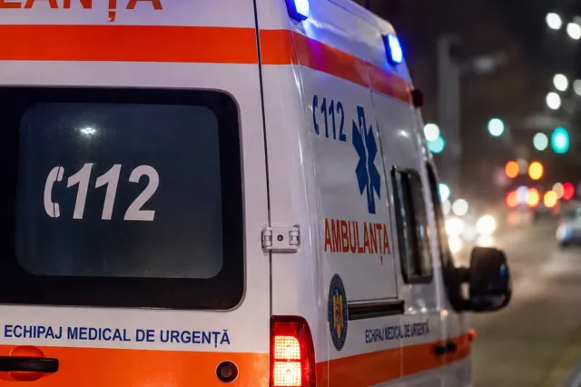 Incident grav în județul Harghita. Bărbat de 61 de ani, la spital cu arsuri de gradele II și III după ce a încercat să aprindă focul cu benzină