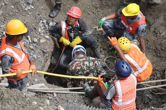 Viitura din Nepal: aproape 1.400 de morți confirmați, peste 4.000 de persoane încă date dispărute