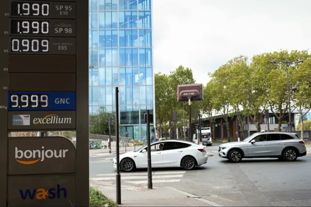 Francezii bat drumul până în Andorra pentru carburant ieftin. Cât costă un plin față de Franța