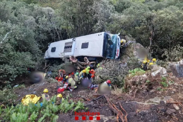 Accident grav lângă Barcelona. 83 de răniți după ce un autobuz a căzut 20 de metri într-o prăpastie. Ce au descoperit anchetatorii
