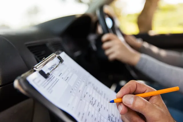 Examenul auto: cele mai grele întrebări din chestionare