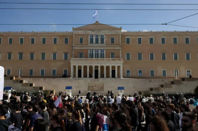 Grecia: proteste ale elevilor, studenților și profesorilor pentru salarii și educație
