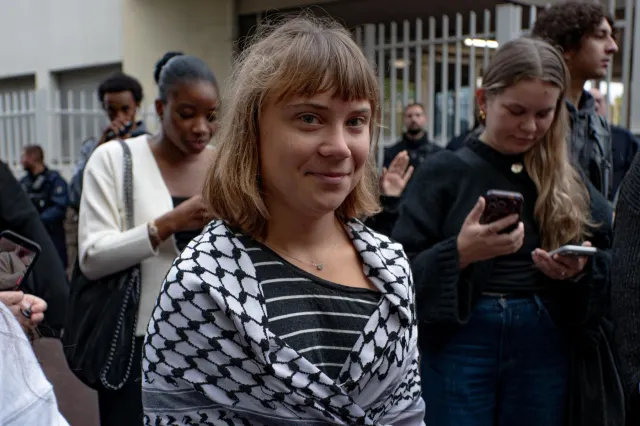 Protestele din Franța iau amploare. Activita Greta Thunberg se alătură elevilor