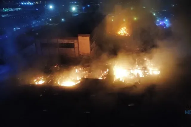 Percheziții la Drobeta-Turnu Severin! Hoții au furat fier și metale după incendiul uriaș de la combinat
