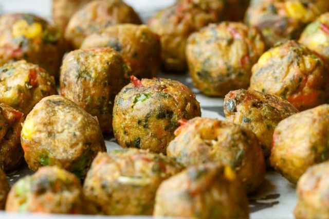 Chiftele crocante din amestec de legume. Rețeta rapidă și foarte gustoasă