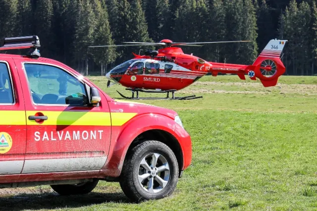 Intervenţie dramatică în Munţii Bucegi: turist olandez grav rănit, recuperat cu dificultate de salvamontiştii din Prahova