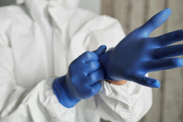 Epidemia de Ebola scapă de sub control în Congo după incendierea unor centre medicale