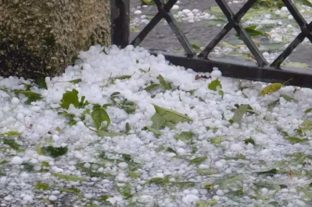 Furtuni și grindină în București. ANM anunță instabilitate atmosferică accentuată până diseară