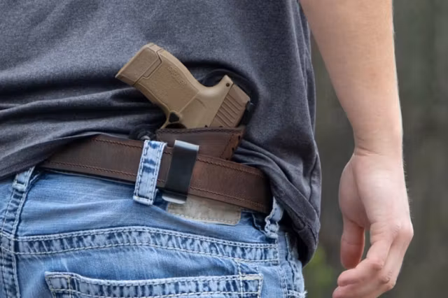  Incident grav într-un magazin din Cluj. Angajată amenințată cu un pistol neletal de către un individ de 40 de ani