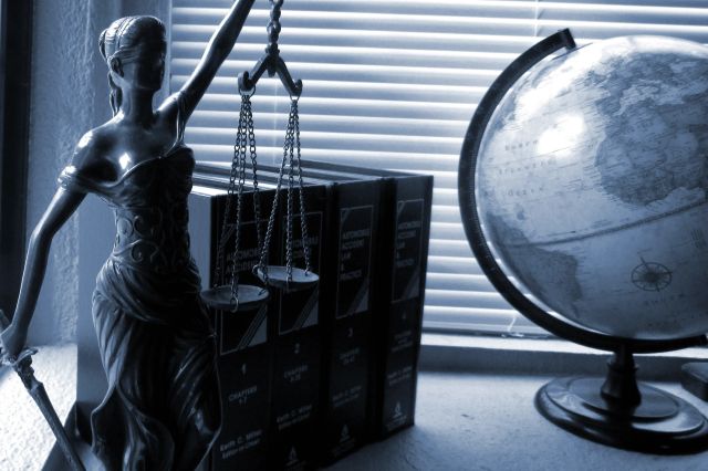 Decizie surprinzătoare la Iași! O avocată a pierdut procesul intentat unui client care i-a lăsat o recenzie negativă online