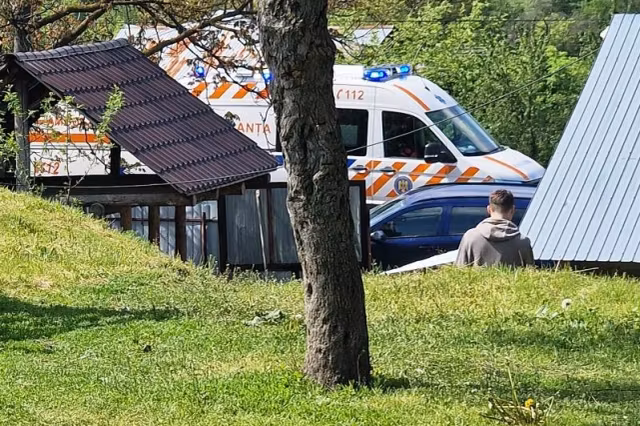 Tragedie în Vrancea: o adolescentă de 14 ani a murit după o tentativă de suicid prin spânzurare. Medicii au resuscitat-o minute în șir, fără succes