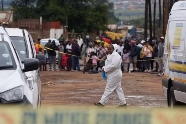 Atac armat în apropiere de Johannesburg: Cel puțin 12 persoane au fost ucise, iar alte nouă au fost rănite