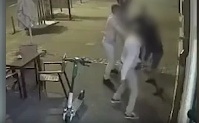 Bătaie în centrul orașului Mureș. Un bărbat a intrat în comă 