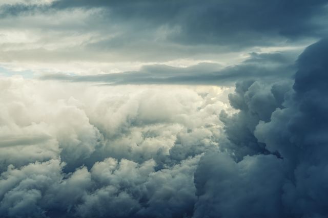 România, lovită de un val de aer rece. Temperaturile scad brusc, iar furtunile se extind în toată țara. Avertismentul meteorologilor