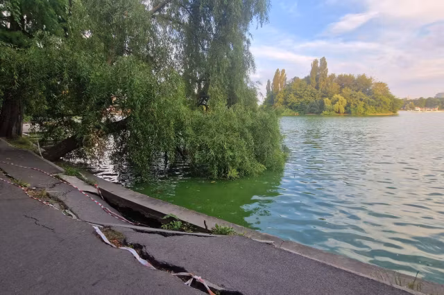 Descoperire neașteptată după scăderea nivelului Lacului Herăstrău. Ce au găsit muncitorii pe fundul apei