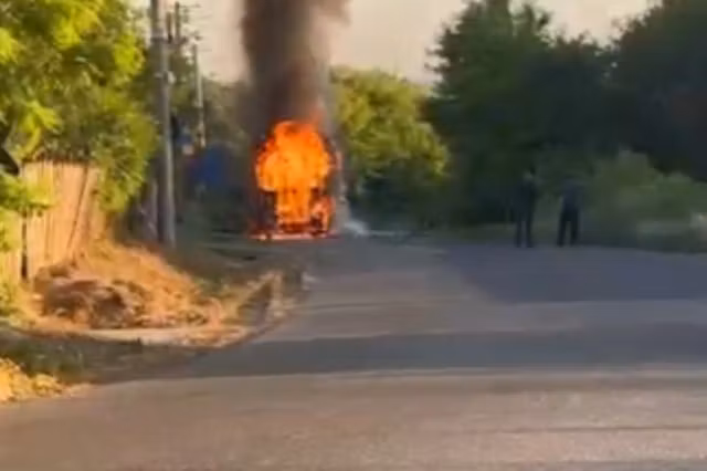 Un TIR a luat foc în Iași. Cabina camionului a fost cuprinsă complet de flăcări - VIDEO