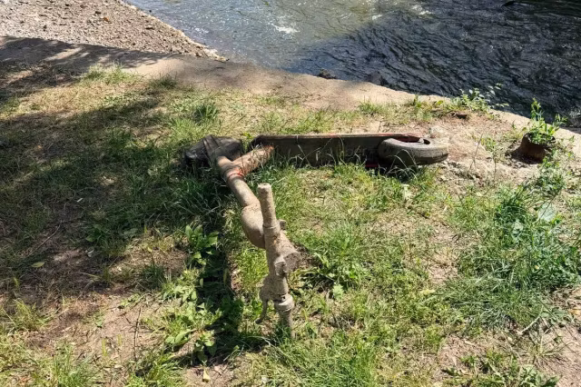 Marea curățenie din Herăstrău. Biciclete, scaune și trotinete, scoase la lumină de pe fundul lacului
