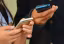 Telefoanele mobile, interzise elevilor inclusiv în pauze. Proiect depus la Camera Deputaților