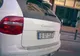 Trafic blocat, din cauza unei maşini parcate neregulamentar