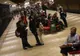 Circulaţia metroului a fost întreruptă sâmbătă dimineaţă, după ce un bărbat s-a aruncat în faţa trenului 