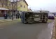 Accident în Bucureşti, o maşină s-a răsturnat