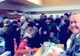 Peste 400 de braşoveni s-au călcat în picioare pentru a cumpăra cotlete de porc la promoţie